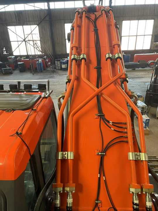 Used Excavator Doosan DX600 Excavators Mini Equipment Earth Moving Machinery Doosan Digger Excavator for Sale - Багер: слика 4 Used Excavator Doosan DX600 Excavators Mini Equipment Earth Moving Machinery Doosan Digger Excavator for Sale - Багер: слика 4
