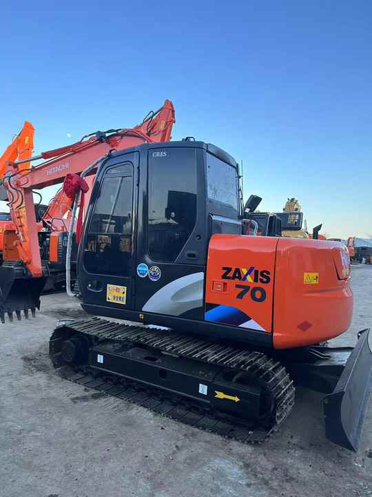 Used Excavator Good Quality Low Price Hitachi ZX70 Excavator in Good Condition for Sale - Багер гасеничар: слика 2 Used Excavator Good Quality Low Price Hitachi ZX70 Excavator in Good Condition for Sale - Багер гасеничар: слика 2