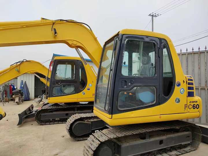 Used Komatsu 60 Excavator for Sale---Good Condition - Багер: слика 2 Used Komatsu 60 Excavator for Sale---Good Condition - Багер: слика 2