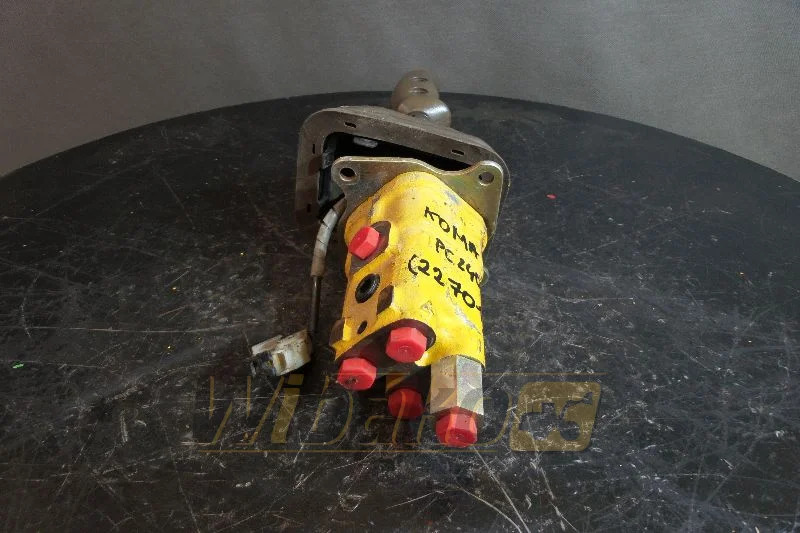 Komatsu PC240-5 - Хидрауличен вентил за Градежна машина: слика 1 Komatsu PC240-5 - Хидрауличен вентил за Градежна машина: слика 1