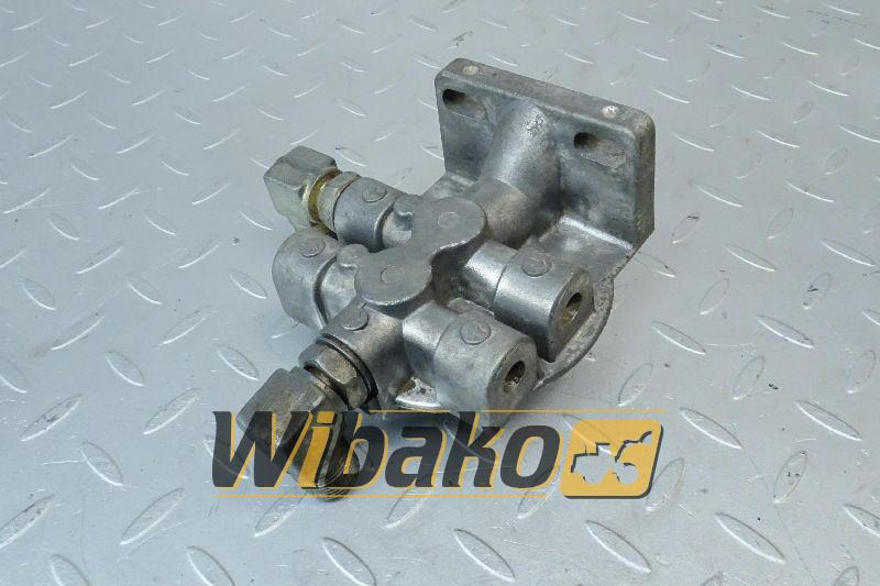 Oil filter bracket for engine Cummins QSC8.3 - Филтер за масло за Градежна машина: слика 1 Oil filter bracket for engine Cummins QSC8.3 - Филтер за масло за Градежна машина: слика 1