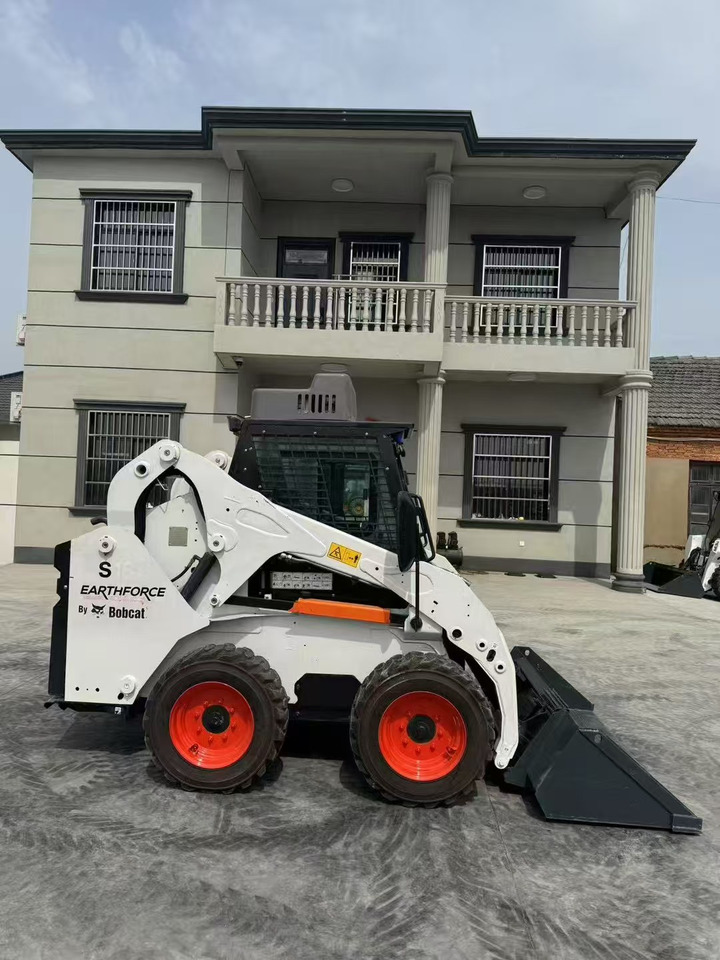 BOBCAT S18 - Натоварувач на тркала: слика 1 BOBCAT S18 - Натоварувач на тркала: слика 1