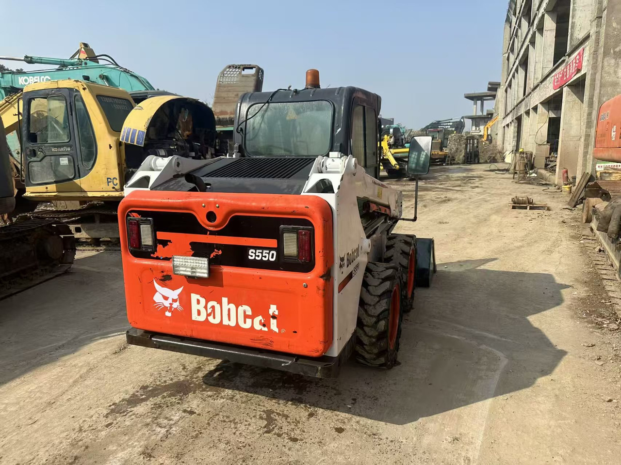 BOBCAT S550 - Натоварувач на тркала: слика 4 BOBCAT S550 - Натоварувач на тркала: слика 4