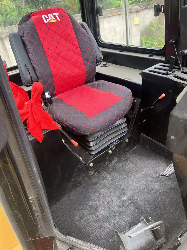 CATERPILLAR D6G - Булдожер: слика 2 CATERPILLAR D6G - Булдожер: слика 2