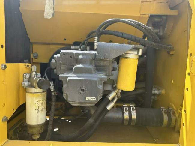 KOMATSU 200-8 - Багер на тркала: слика 3 KOMATSU 200-8 - Багер на тркала: слика 3