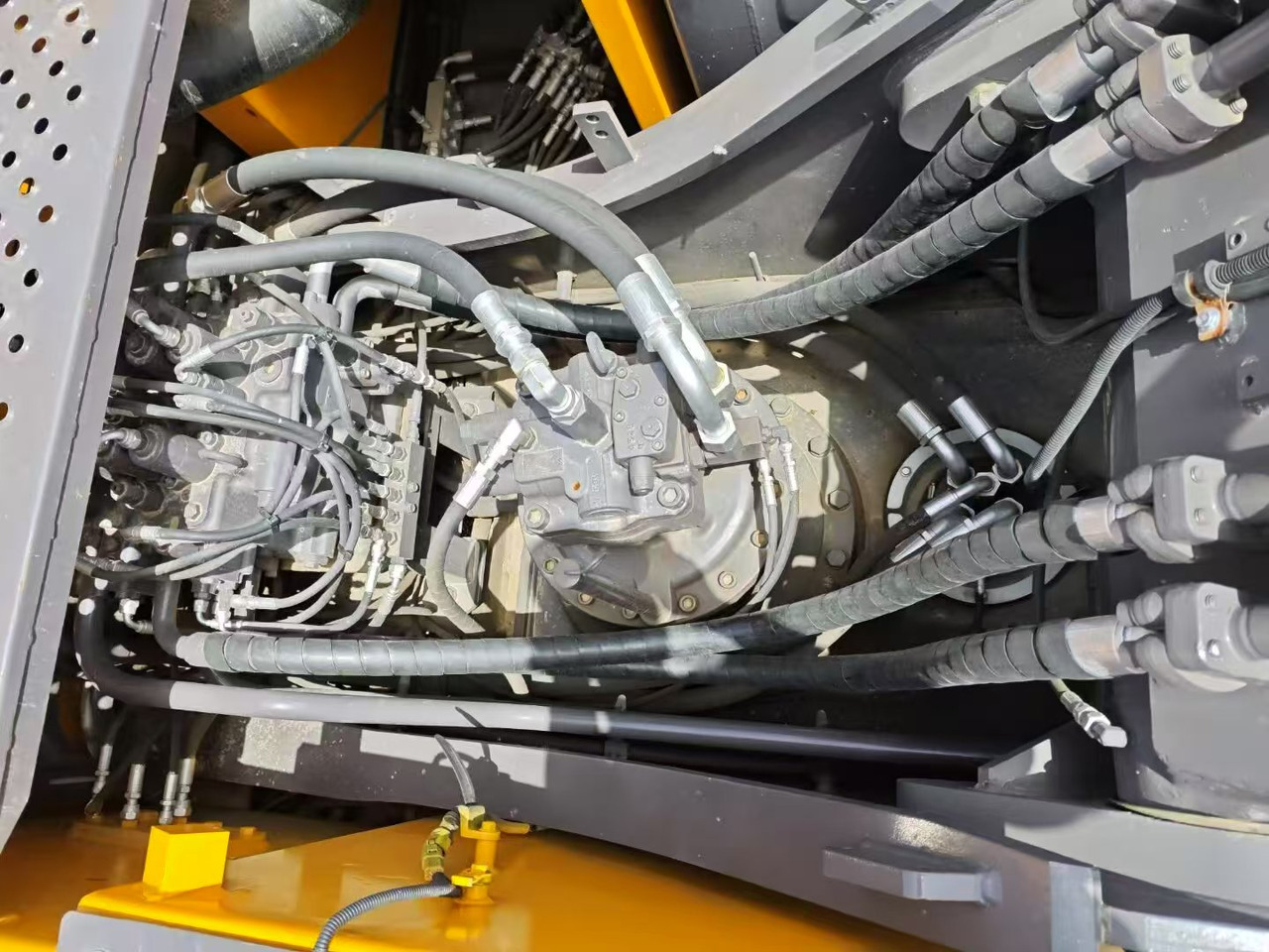 Volvo EC2500L - Багер гасеничар: слика 2 Volvo EC2500L - Багер гасеничар: слика 2