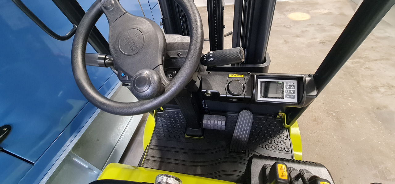 CLARK GTX 20 S - Електричен вилушкар: слика 2 CLARK GTX 20 S - Електричен вилушкар: слика 2