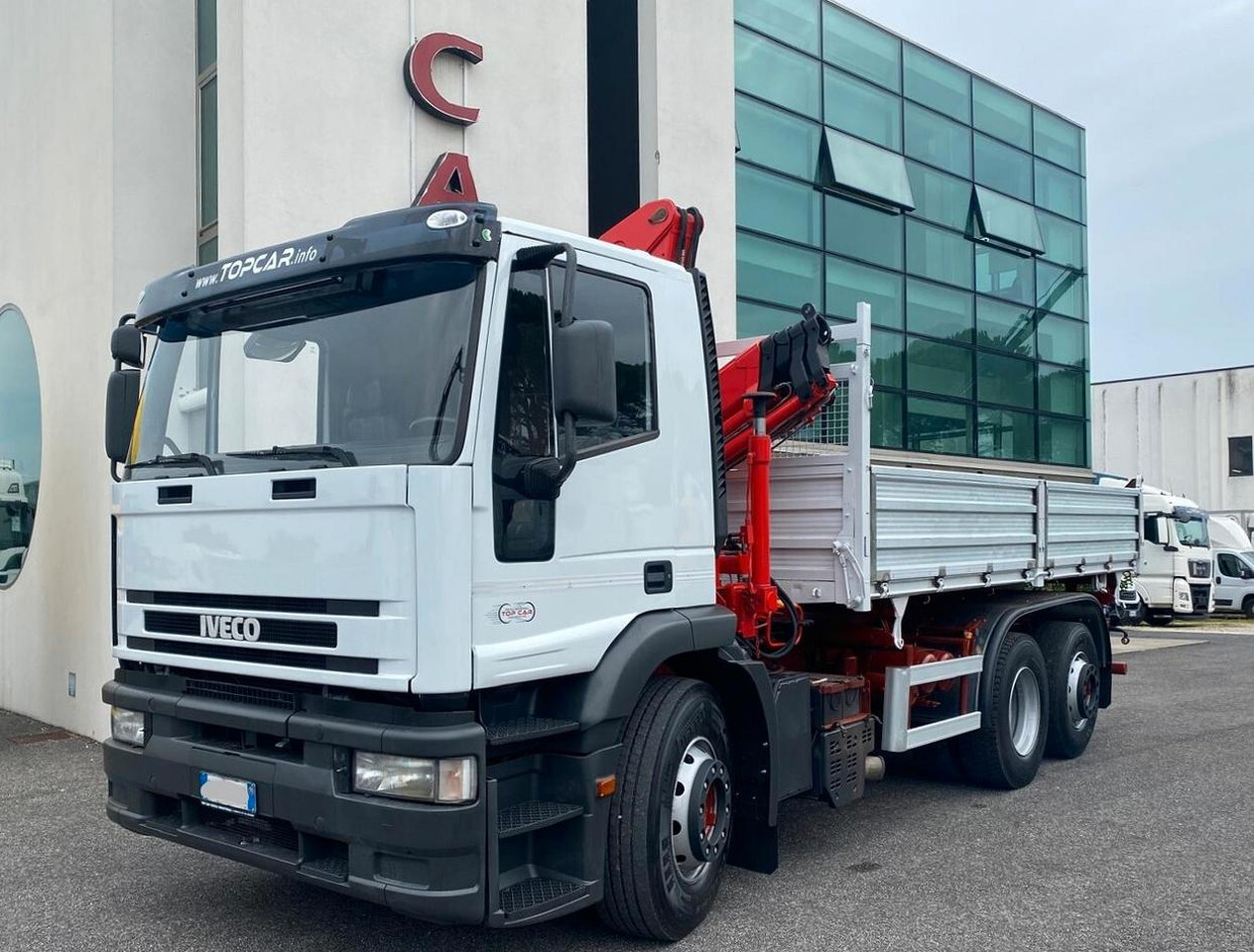 IVECO 440E38 RIBALTABILE TRILATERALE E GRU FASSI - Камион со платформа, Камион со кран: слика 2 IVECO 440E38 RIBALTABILE TRILATERALE E GRU FASSI - Камион со платформа, Камион со кран: слика 2