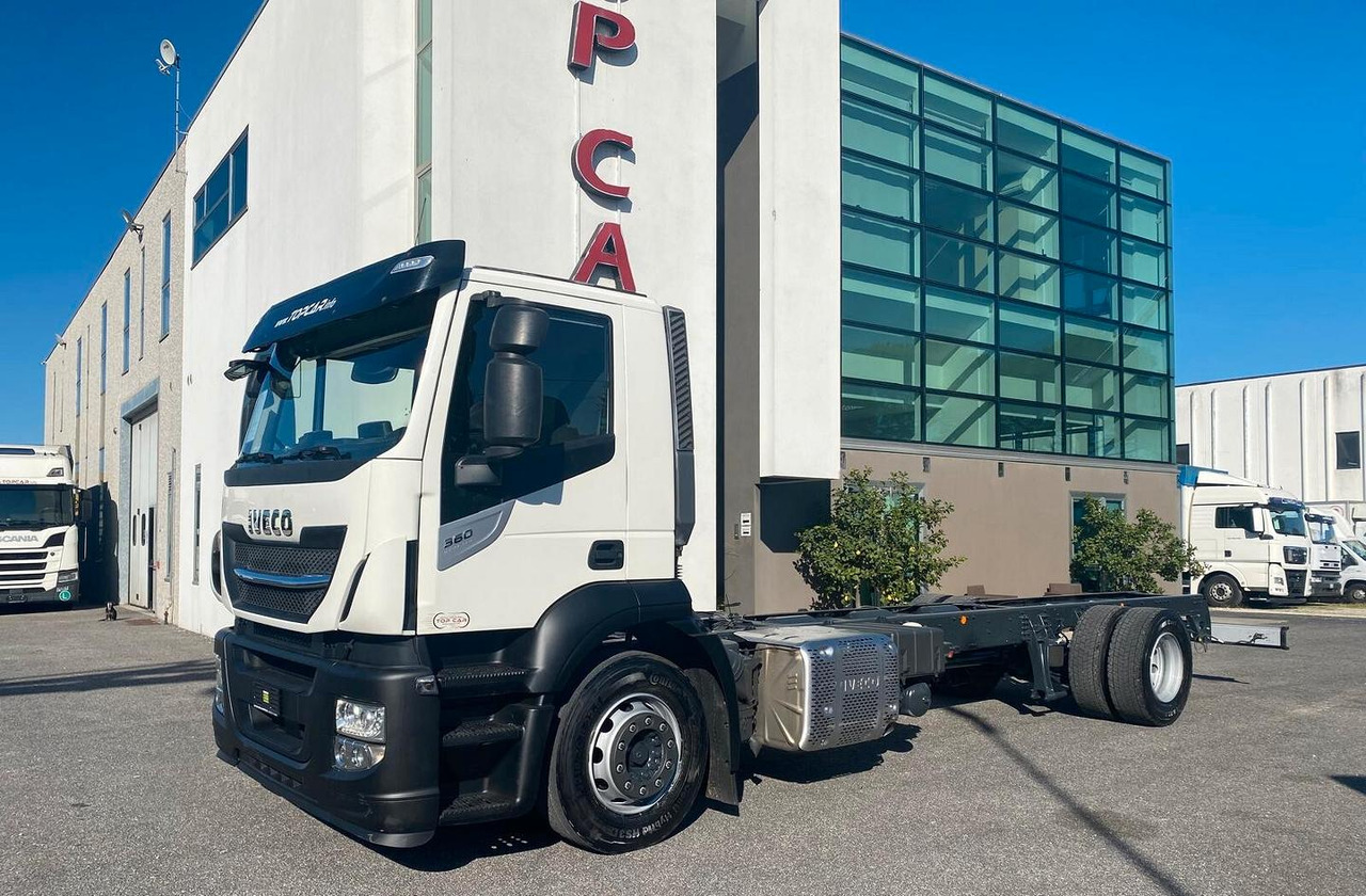 IVECO AD190S36 MOTRICE 2 ASSI TELAIO 2017 - Камион со кабинска шасија: слика 1 IVECO AD190S36 MOTRICE 2 ASSI TELAIO 2017 - Камион со кабинска шасија: слика 1