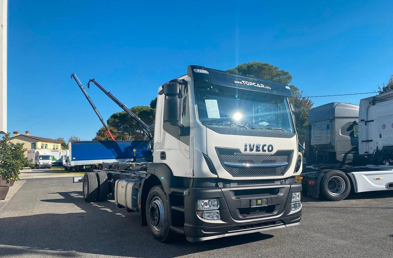 IVECO AD190S36 MOTRICE 2 ASSI TELAIO 2017 - Камион со кабинска шасија: слика 3 IVECO AD190S36 MOTRICE 2 ASSI TELAIO 2017 - Камион со кабинска шасија: слика 3