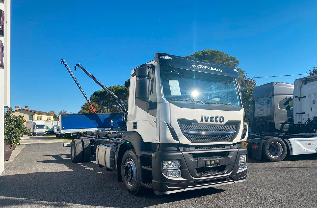 IVECO AD190S36 MOTRICE 2 ASSI TELAIO 2017 - Камион со кабинска шасија: слика 4 IVECO AD190S36 MOTRICE 2 ASSI TELAIO 2017 - Камион со кабинска шасија: слика 4