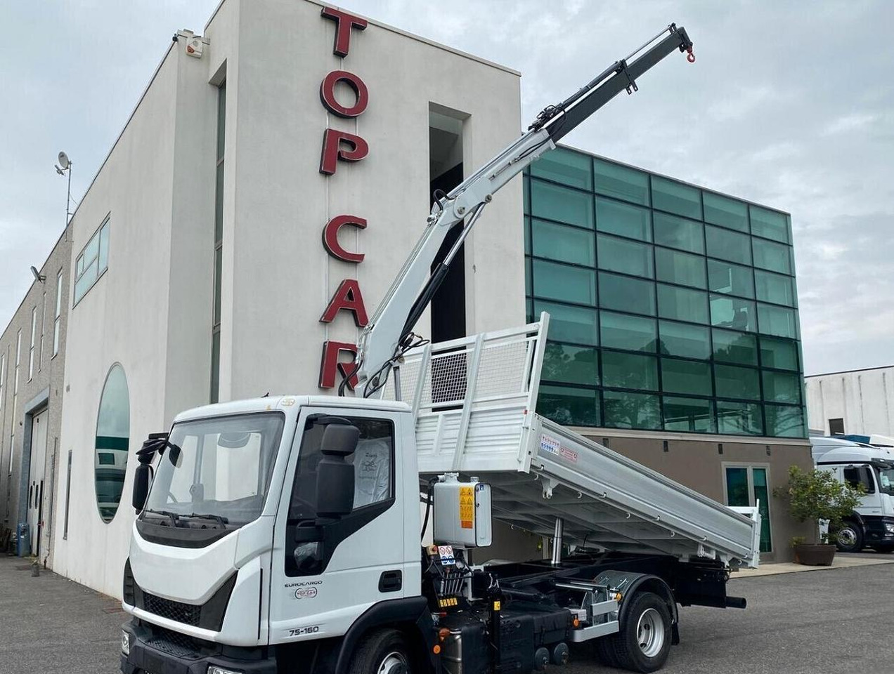 IVECO EUROCARGO 75E16 2019 RIBALTABILE E GRU - Кипер, Камион со кран: слика 1 IVECO EUROCARGO 75E16 2019 RIBALTABILE E GRU - Кипер, Камион со кран: слика 1