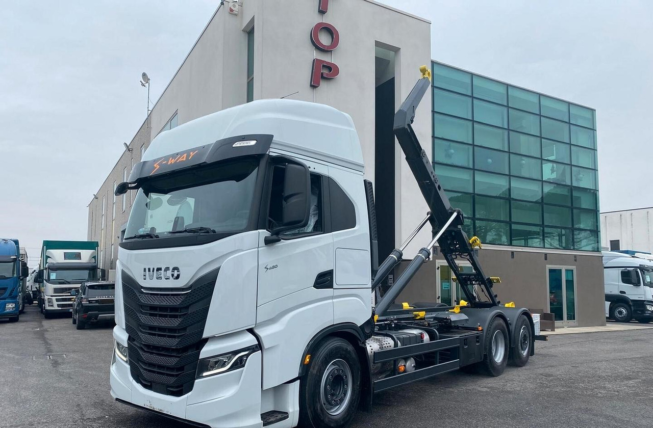IVECO S-WAY 480 SCARRABILE FULL PNEUMATIC EURO 6 - Камион со кука за подигање: слика 2 IVECO S-WAY 480 SCARRABILE FULL PNEUMATIC EURO 6 - Камион со кука за подигање: слика 2