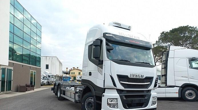 IVECO STRALIS AS260S48 A TELAIO FULL PNEUMATIC - Транспортер на контејнер/ Камион со променливо тело: слика 4 IVECO STRALIS AS260S48 A TELAIO FULL PNEUMATIC - Транспортер на контејнер/ Камион со променливо тело: слика 4