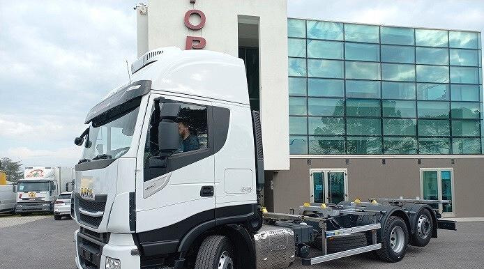 IVECO STRALIS AS260S48 A TELAIO FULL PNEUMATIC - Транспортер на контејнер/ Камион со променливо тело: слика 3 IVECO STRALIS AS260S48 A TELAIO FULL PNEUMATIC - Транспортер на контејнер/ Камион со променливо тело: слика 3