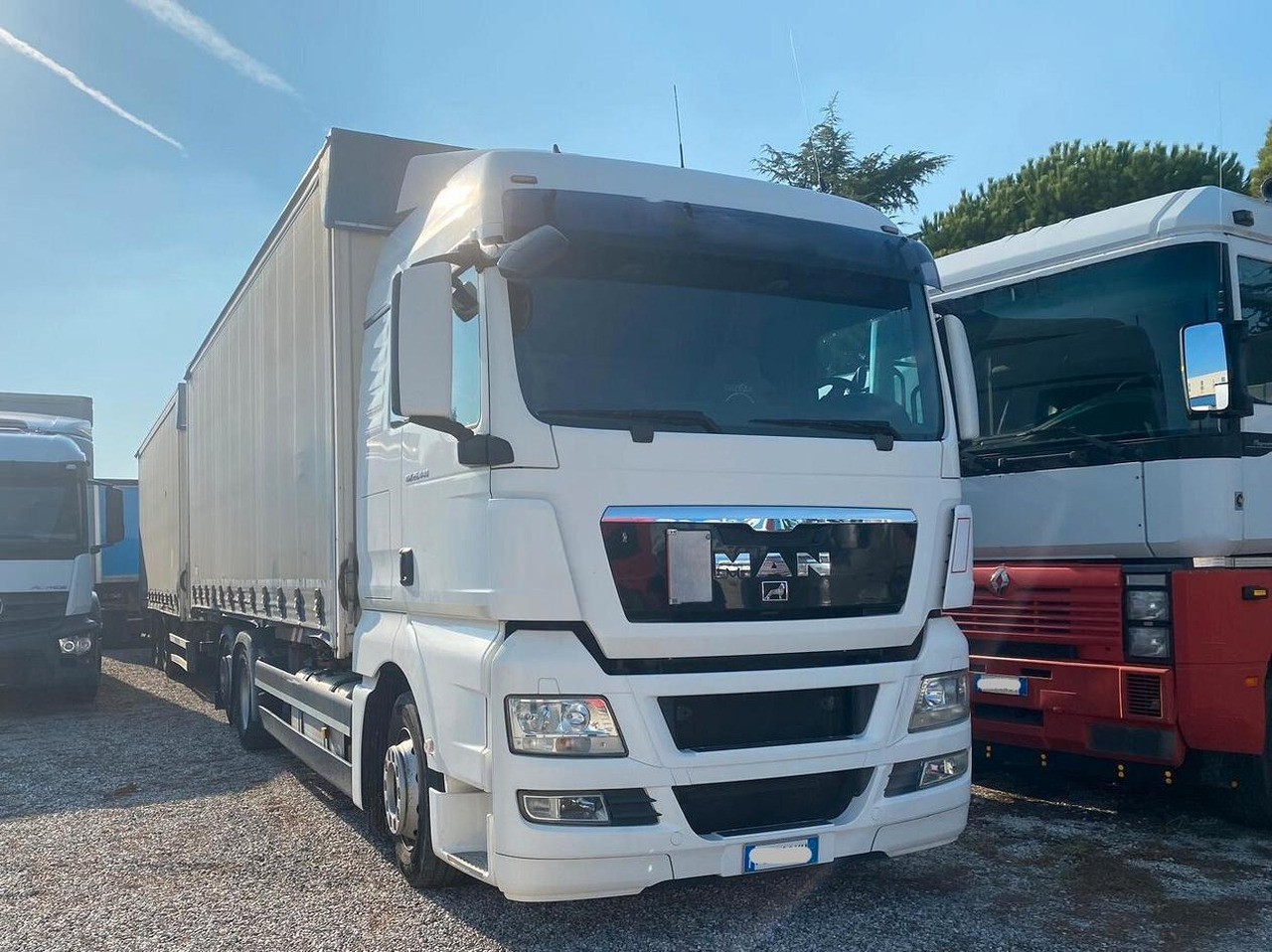 MAN TGX 26.440 CASSONE CENTINATO 2011 - Камион со церада: слика 2 MAN TGX 26.440 CASSONE CENTINATO 2011 - Камион со церада: слика 2