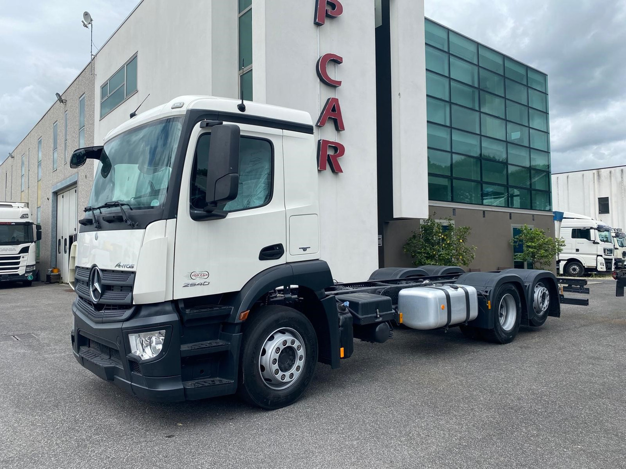 MERCEDES-BENZ ANTOS 25.40 - Камион со кабинска шасија: слика 1 MERCEDES-BENZ ANTOS 25.40 - Камион со кабинска шасија: слика 1