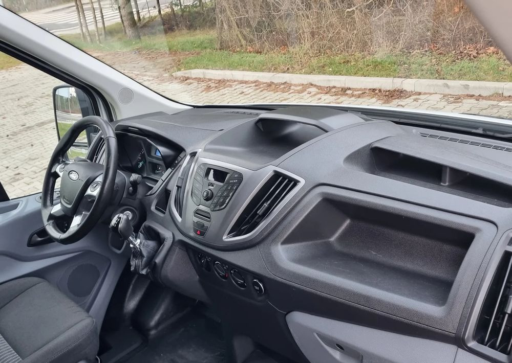 Мало комбе Ford Transit: слика 19