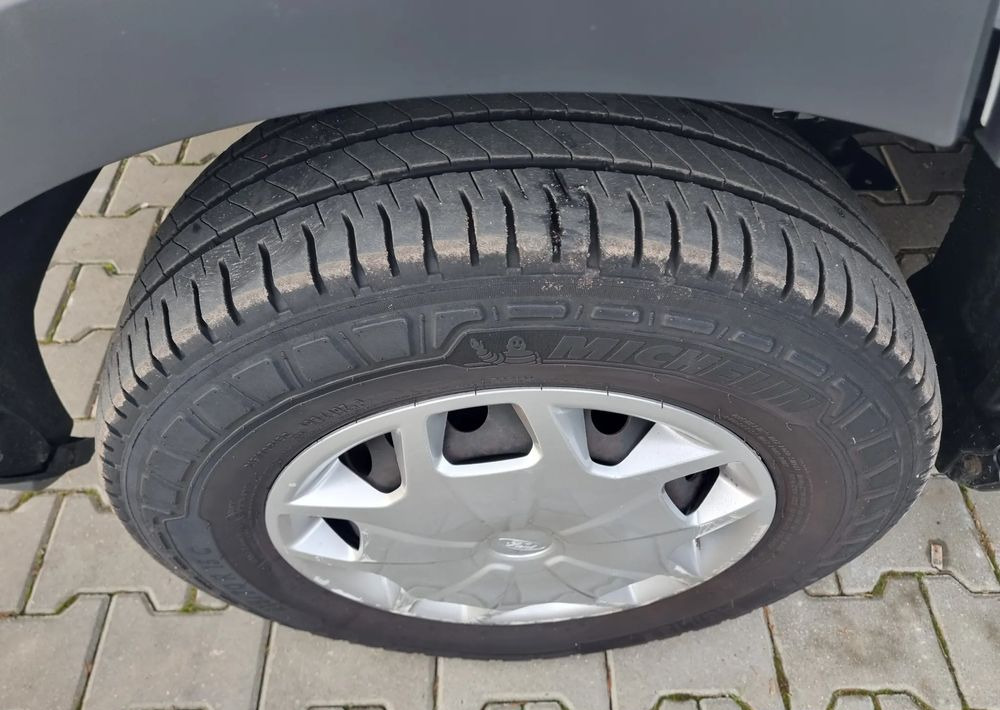 Мало комбе Ford Transit: слика 22