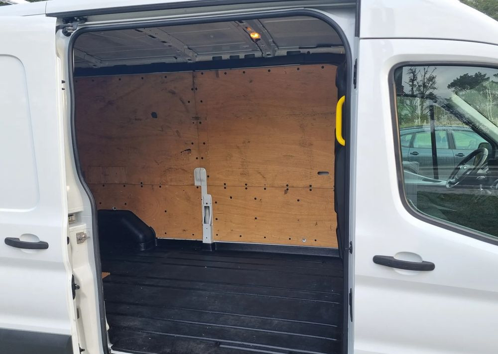 Мало комбе Ford Transit: слика 21