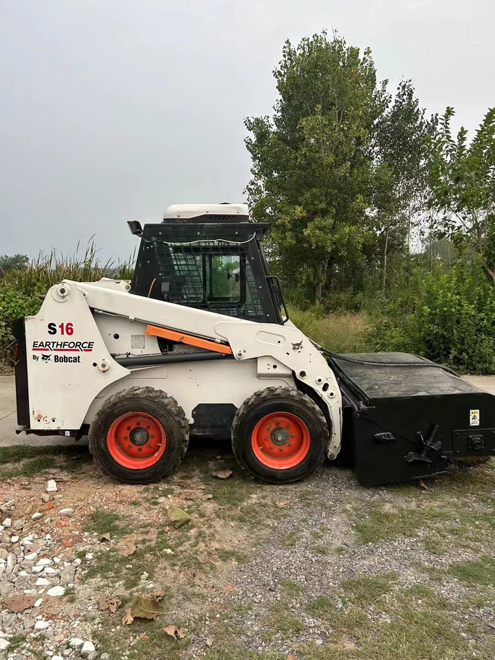 BOBCAT S16 - Компактен натоварувач: слика 1 BOBCAT S16 - Компактен натоварувач: слика 1