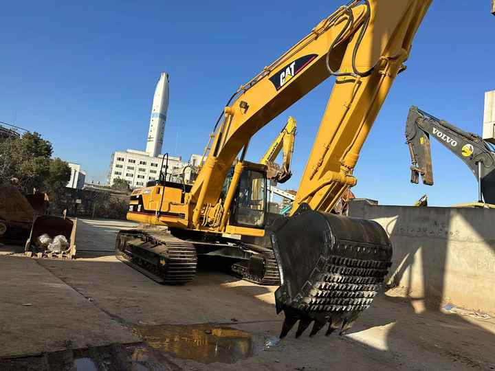 Cat325B Low Working Time CAT 320 325D 315D Excavator Caterpillar Used 25ton Cat325B Medium Size Digger - Багер гасеничар: слика 4 Cat325B Low Working Time CAT 320 325D 315D Excavator Caterpillar Used 25ton Cat325B Medium Size Digger - Багер гасеничар: слика 4