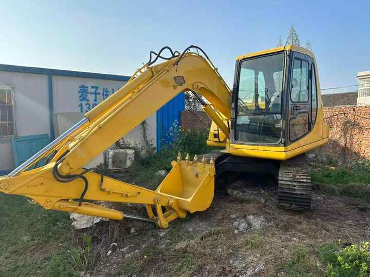 Cheap Used Komatsu PC60-7 Crawler Excavator with High Efficiency Used Heavy Machinery Komatsu P60-7 Digger Cheap for Sale - Багер гасеничар: слика 4 Cheap Used Komatsu PC60-7 Crawler Excavator with High Efficiency Used Heavy Machinery Komatsu P60-7 Digger Cheap for Sale - Багер гасеничар: слика 4