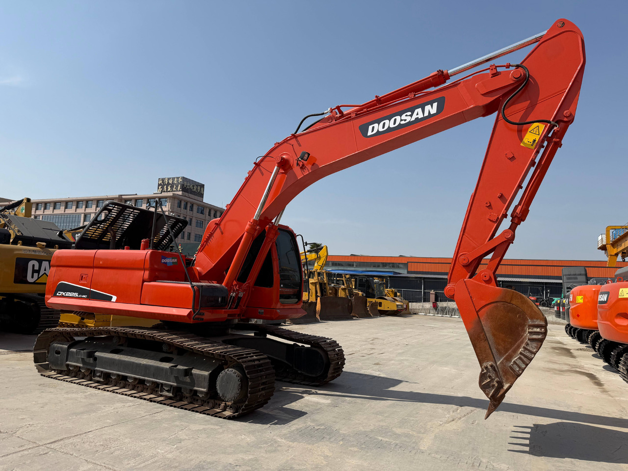 DOOSAN Used Digger Doosan DX225LC-9T Construction Machinery Construction Digger Used Doosan DX225LC-9T Cheap Excavator - Градежна машина: слика 1 DOOSAN Used Digger Doosan DX225LC-9T Construction Machinery Construction Digger Used Doosan DX225LC-9T Cheap Excavator - Градежна машина: слика 1