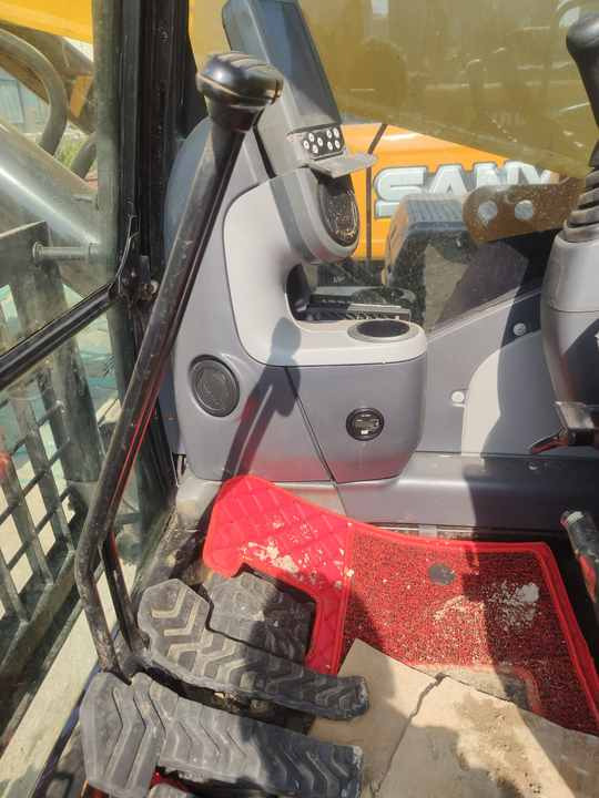 Hot Selling High Quality Used Excavator CAT 330D Hydraulic Excavator in Stock - Багер гасеничар: слика 4 Hot Selling High Quality Used Excavator CAT 330D Hydraulic Excavator in Stock - Багер гасеничар: слика 4