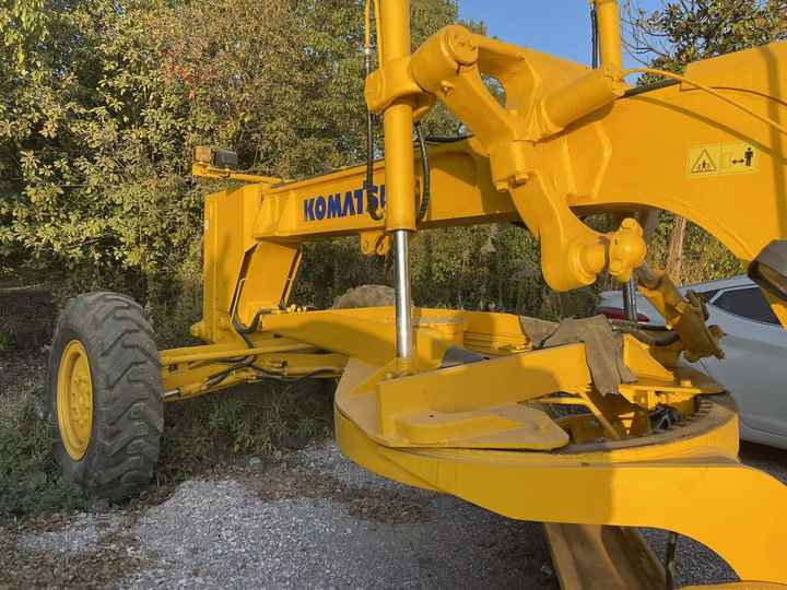 Japan Komatsu GD655 Motor Grader Cheap Price Komatsu Road Grader GD655 Good Condition in China - Порамнувач: слика 2 Japan Komatsu GD655 Motor Grader Cheap Price Komatsu Road Grader GD655 Good Condition in China - Порамнувач: слика 2