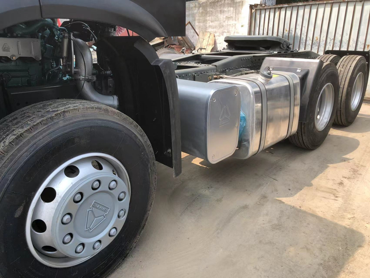 Howo HOWO 371 - Камион влекач: слика 2 Howo HOWO 371 - Камион влекач: слика 2