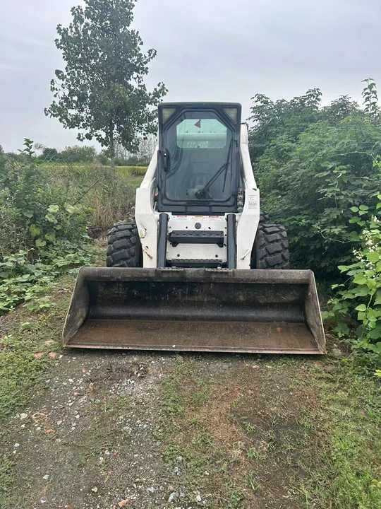 Second Hand BOBCAT S300 Skid-steer Loader with Very Good Performance Is for Sale at a Low Price - Компактен натоварувач: слика 3 Second Hand BOBCAT S300 Skid-steer Loader with Very Good Performance Is for Sale at a Low Price - Компактен натоварувач: слика 3