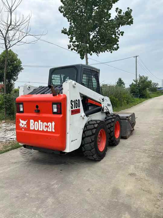 USED BOBCAT S160 Skid-steer Loader Bobcat S160 Carry Sweeper with Very Good Performance Is for Sale at a Low Price. - Компактен натоварувач: слика 5 USED BOBCAT S160 Skid-steer Loader Bobcat S160 Carry Sweeper with Very Good Performance Is for Sale at a Low Price. - Компактен натоварувач: слика 5