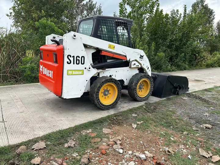 USED BOBCAT S160 Skid-steer Loader with Very Good Performance Is for Sale at a Low Price. - Компактен натоварувач: слика 4 USED BOBCAT S160 Skid-steer Loader with Very Good Performance Is for Sale at a Low Price. - Компактен натоварувач: слика 4