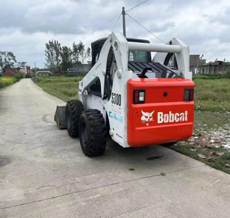 USED BOBCAT S300 Skid-steer Loader with Very Good Performance Is for Sale at a Low Price. S160/s185/s220/330 in Stock - Компактен натоварувач: слика 4 USED BOBCAT S300 Skid-steer Loader with Very Good Performance Is for Sale at a Low Price. S160/s185/s220/330 in Stock - Компактен натоварувач: слика 4