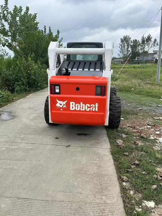 USED BOBCAT S300 Skid-steer Loader with Very Good Performance Is for Sale at a Low Price. S160/s185/s220/330 in Stock - Компактен натоварувач: слика 3 USED BOBCAT S300 Skid-steer Loader with Very Good Performance Is for Sale at a Low Price. S160/s185/s220/330 in Stock - Компактен натоварувач: слика 3