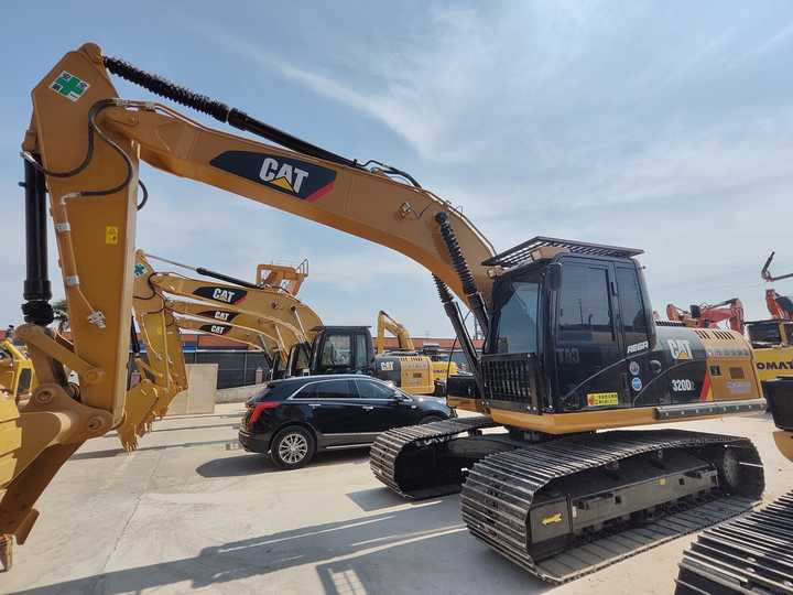 USED CAT 320 Excavator with Wide Track Shoe for Sale - Багер гасеничар: слика 2 USED CAT 320 Excavator with Wide Track Shoe for Sale - Багер гасеничар: слика 2