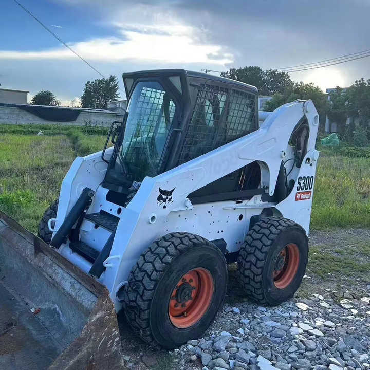 Used Bob Cat Bob Cat S300 Used Mini Skid Steer Wheel Loader Multifunctional Track Loaders Bobcat S300 - Компактен натоварувач: слика 5 Used Bob Cat Bob Cat S300 Used Mini Skid Steer Wheel Loader Multifunctional Track Loaders Bobcat S300 - Компактен натоварувач: слика 5