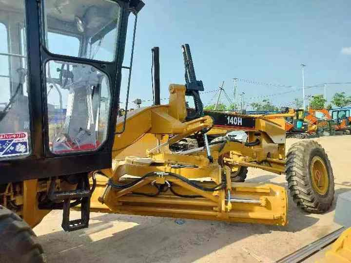 Used CAT 140H Motor Grader From Japan with Excellent Performance Caterpillar 140h in Good Condition for Sale - Порамнувач: слика 3 Used CAT 140H Motor Grader From Japan with Excellent Performance Caterpillar 140h in Good Condition for Sale - Порамнувач: слика 3