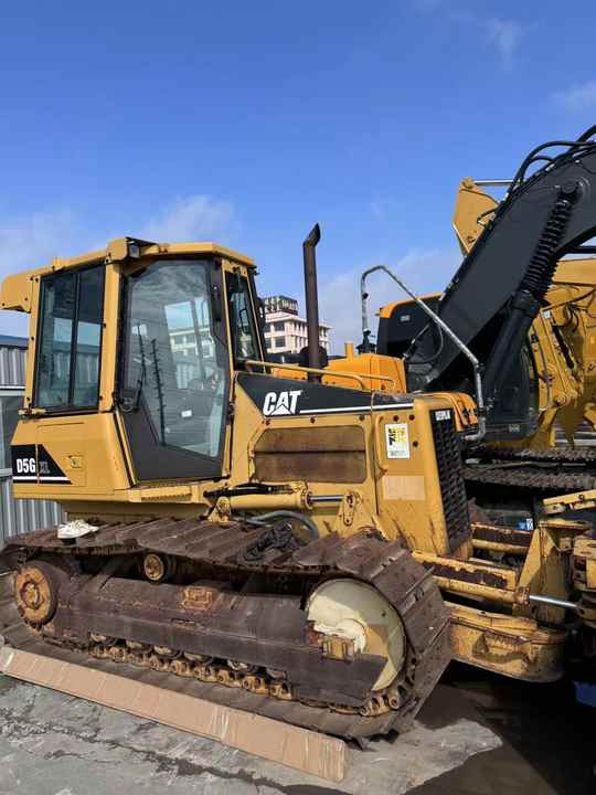 Used Cat D5G Crawler Bulldozer Original CAT Brand Bulldozer Second Hand Cat D5H D5 D5C D5N D5M LGP Dozer for Sale - Булдожер: слика 2 Used Cat D5G Crawler Bulldozer Original CAT Brand Bulldozer Second Hand Cat D5H D5 D5C D5N D5M LGP Dozer for Sale - Булдожер: слика 2