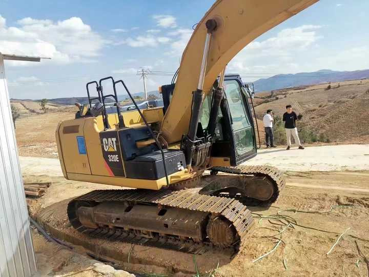 Used Digger CAT 320E Construction Machinery Construction Digger UsedCAT 320E Cheap Excavator - Багер гасеничар: слика 2 Used Digger CAT 320E Construction Machinery Construction Digger UsedCAT 320E Cheap Excavator - Багер гасеничар: слика 2