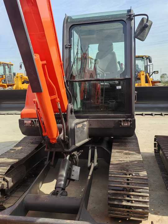 Used Doosan Mini Excavator DoOSAN DX60-9 6tons Small Excavator for Sale High Quality Doosan Dx60 70 75 Mini Excavator on Sale - Мини багер: слика 4 Used Doosan Mini Excavator DoOSAN DX60-9 6tons Small Excavator for Sale High Quality Doosan Dx60 70 75 Mini Excavator on Sale - Мини багер: слика 4
