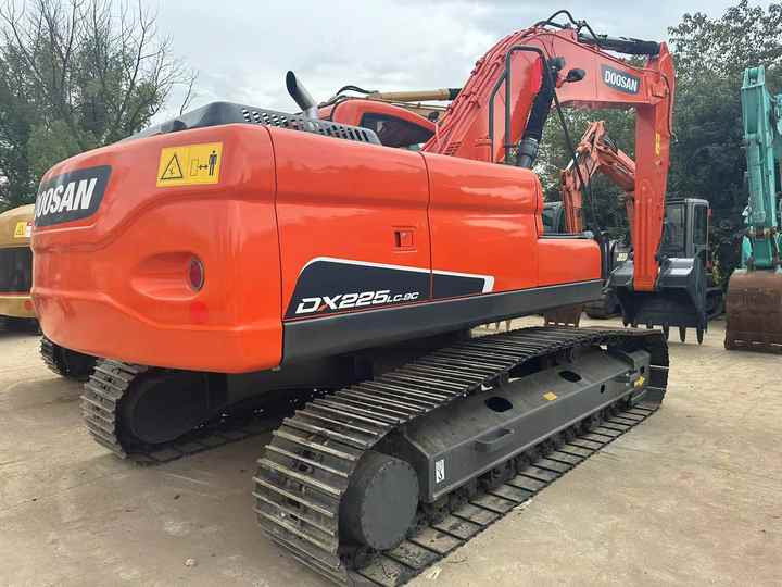 Used Excavator Doosan DX225LC-9 Excavators Mini Equipment Earth Moving Machinery Doosan Digger Excavator for Sale - Багер гасеничар: слика 3 Used Excavator Doosan DX225LC-9 Excavators Mini Equipment Earth Moving Machinery Doosan Digger Excavator for Sale - Багер гасеничар: слика 3