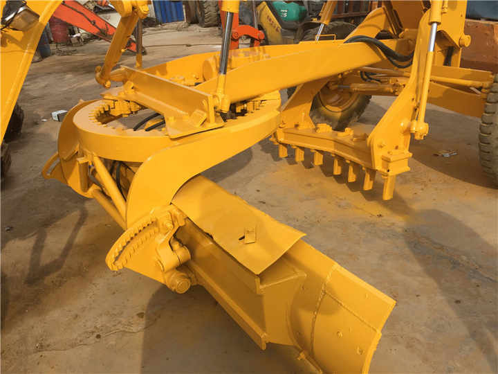 Used Komatsu GD305 Motor Grader Cheap Price Komatsu Road Grader GD305 Good Condition in China - Порамнувач: слика 2 Used Komatsu GD305 Motor Grader Cheap Price Komatsu Road Grader GD305 Good Condition in China - Порамнувач: слика 2