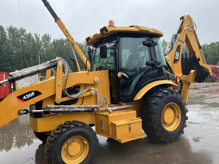Used Wheel Loader CAT420F Caterpillar 420F Construction Machinery Mini Wheel Skid Steer Loader in Stock - Ровокопач: слика 2 Used Wheel Loader CAT420F Caterpillar 420F Construction Machinery Mini Wheel Skid Steer Loader in Stock - Ровокопач: слика 2