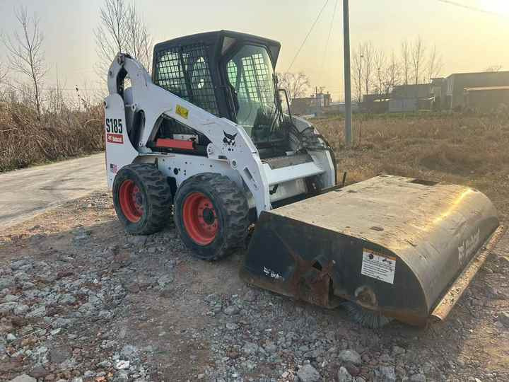 Used bobcat s185 skid steer loader on sale 100% excellent condition bobcat brand s185 s300 s550 s16 s18 skid steer sale - Компактен натоварувач: слика 4 Used bobcat s185 skid steer loader on sale 100% excellent condition bobcat brand s185 s300 s550 s16 s18 skid steer sale - Компактен натоварувач: слика 4