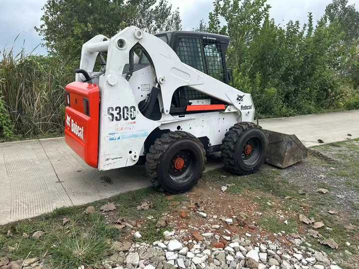 Very Good Machine Used Skid Wheel Loader Bobcat S300 for Sale - Компактен натоварувач: слика 2 Very Good Machine Used Skid Wheel Loader Bobcat S300 for Sale - Компактен натоварувач: слика 2