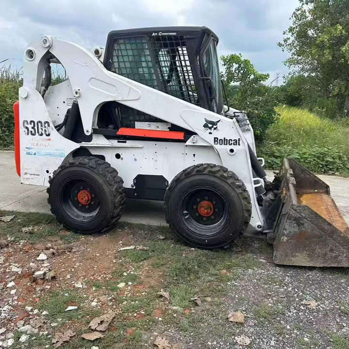 Very Good Machine Used Skid Wheel Loader Bobcat S300 for Sale - Компактен натоварувач: слика 1 Very Good Machine Used Skid Wheel Loader Bobcat S300 for Sale - Компактен натоварувач: слика 1