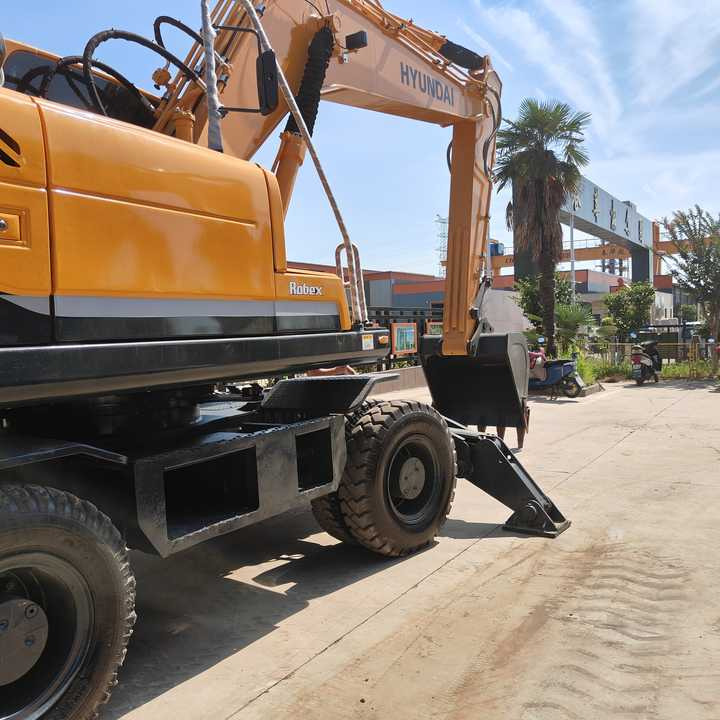 Well-Maintained Hyundai 210-9Used Wheel Excavator Construction Machine | No Major Repairs | Price Negotiable - Багер на тркала: слика 1 Well-Maintained Hyundai 210-9Used Wheel Excavator Construction Machine | No Major Repairs | Price Negotiable - Багер на тркала: слика 1