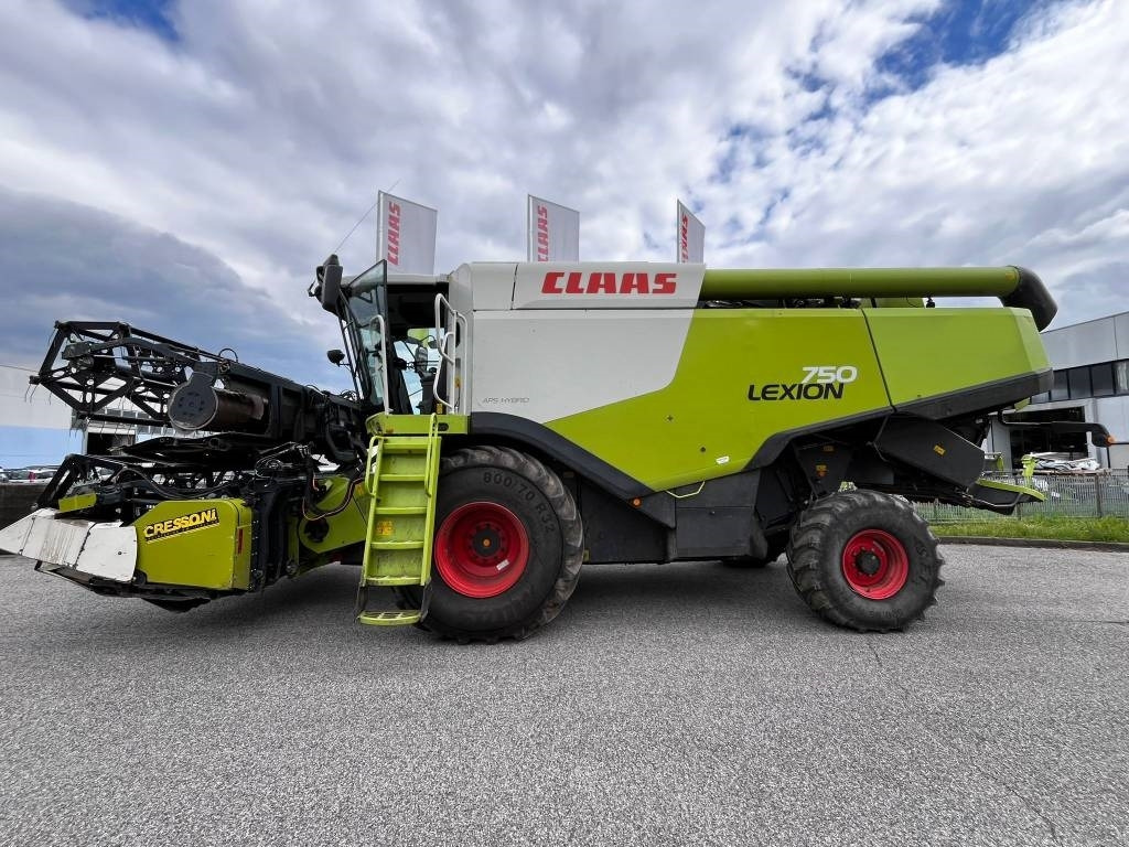 Claas Lexion 750 - Комбајн: слика 1 Claas Lexion 750 - Комбајн: слика 1